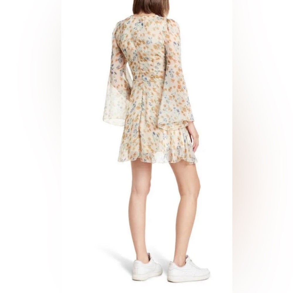 Area Stars NWT Arya V-Neck Bell Sleeves Floral print Dress with back zipper.